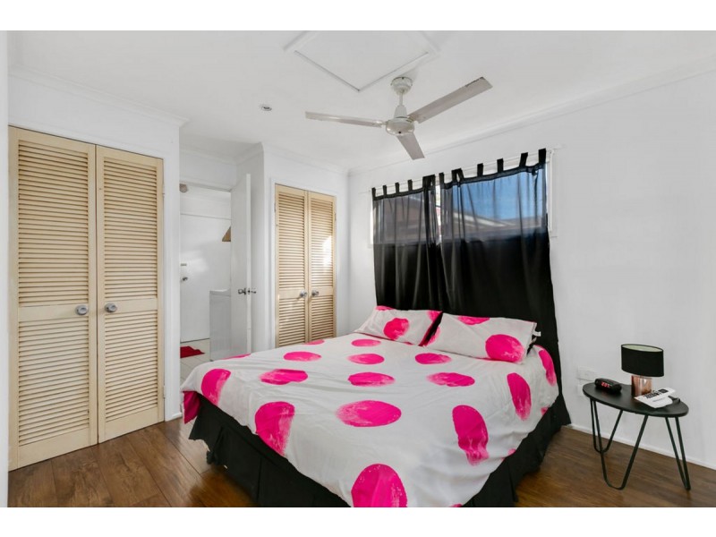 27 Kenneth Drive, Highland Park QLD 4211