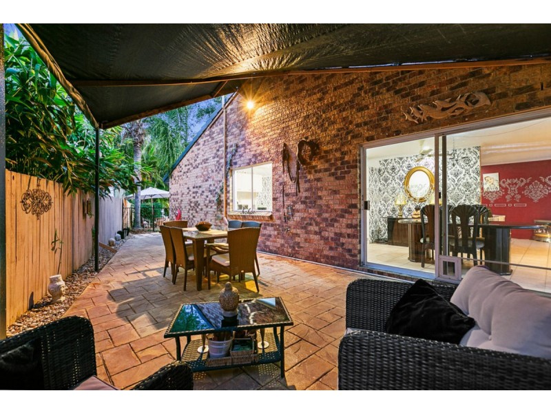 27 Kenneth Drive, Highland Park QLD 4211