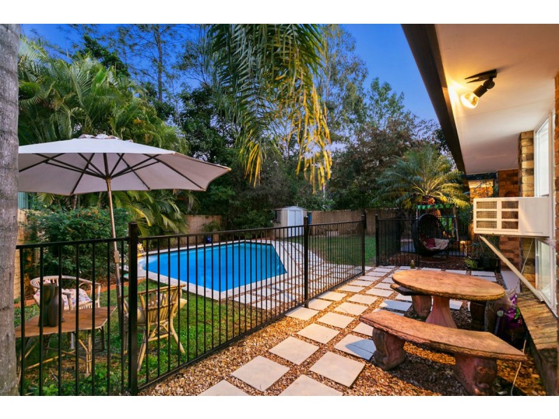 27 Kenneth Drive, Highland Park QLD 4211