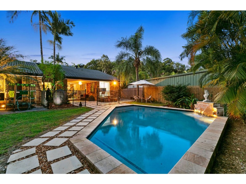 27 Kenneth Drive, Highland Park QLD 4211