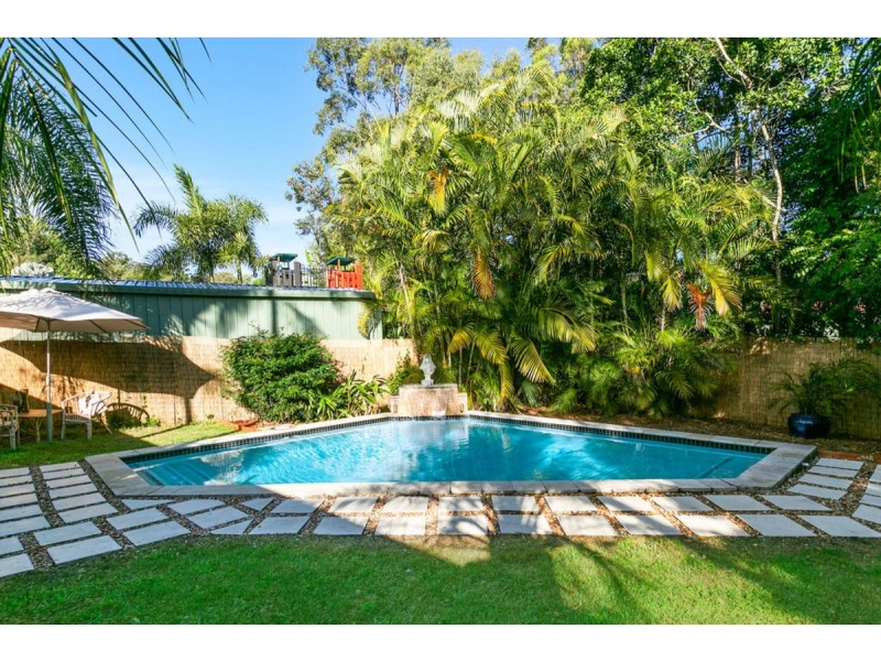 27 Kenneth Drive, Highland Park QLD 4211