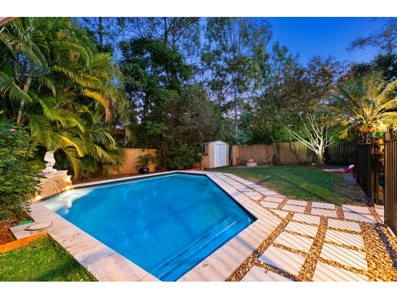 27 Kenneth Drive, Highland Park QLD 4211