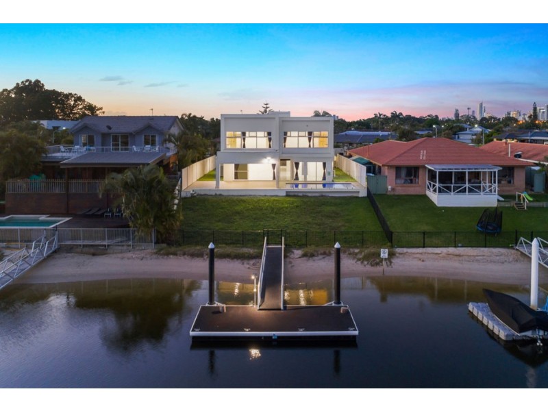 22 Mcilwain Drive, Mermaid Waters QLD 4218