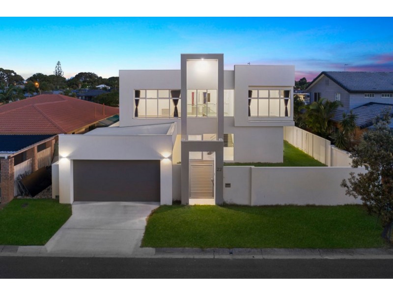 22 Mcilwain Drive, Mermaid Waters QLD 4218