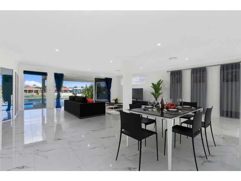 22 Mcilwain Drive, Mermaid Waters QLD 4218