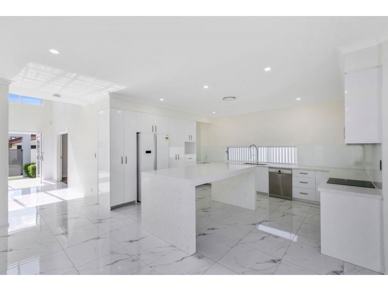 22 Mcilwain Drive, Mermaid Waters QLD 4218