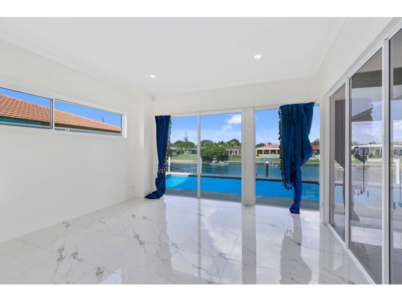 22 Mcilwain Drive, Mermaid Waters QLD 4218