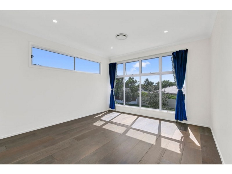 22 Mcilwain Drive, Mermaid Waters QLD 4218