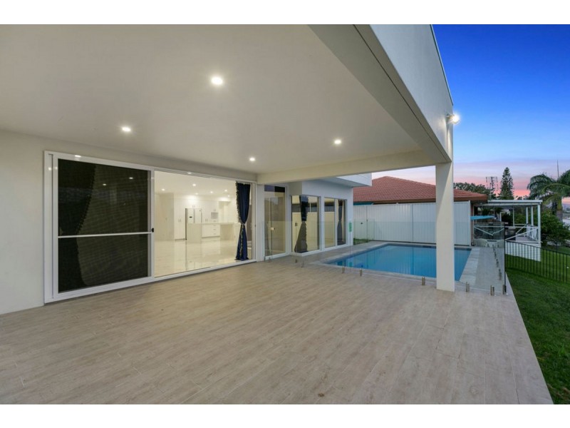 22 Mcilwain Drive, Mermaid Waters QLD 4218