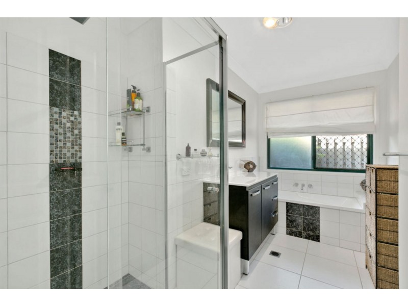 7 Blue Lagoon Court, Nerang QLD 4211