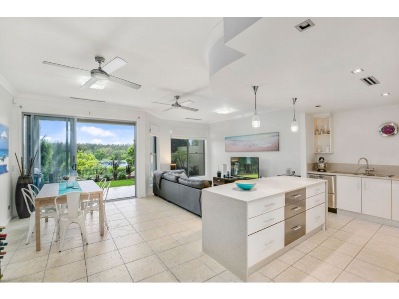 3067 Quay South Drive, Carrara QLD 4211