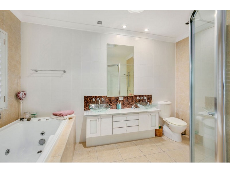 3067 Quay South Drive, Carrara QLD 4211