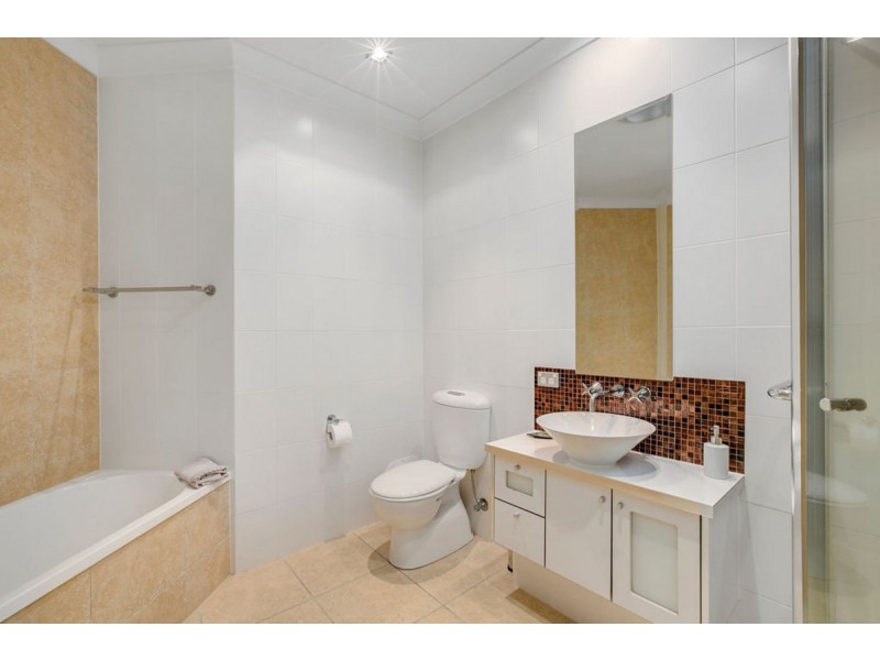3067 Quay South Drive, Carrara QLD 4211