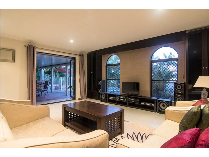 22 Aberdeen Court, Highland Park QLD 4211