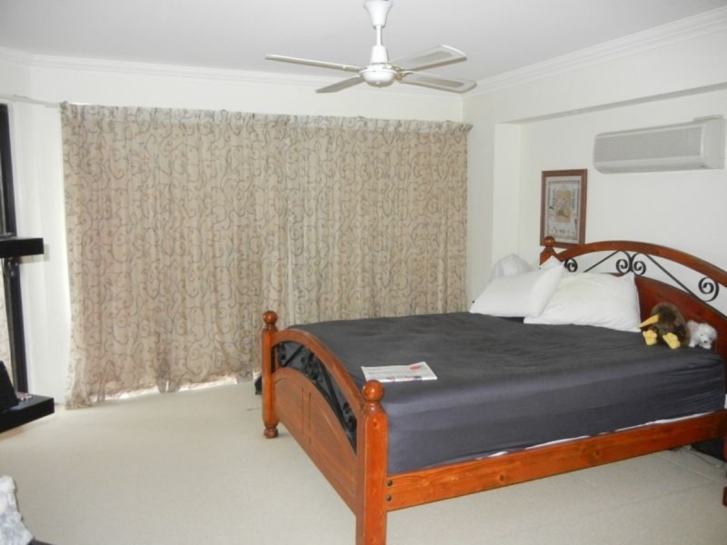 8 Mercure Place, Highland Park QLD 4211