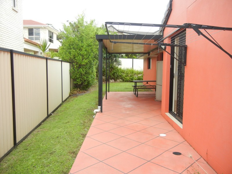 8 Mercure Place, Highland Park QLD 4211