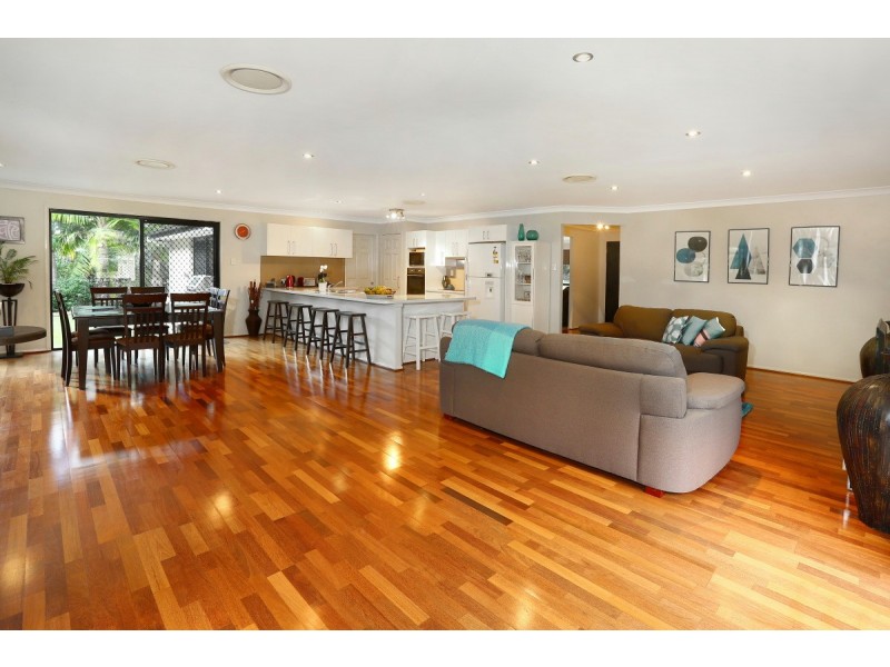2 Waldorf Place, Maudsland QLD 4210