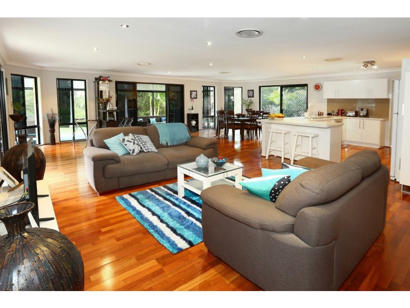 2 Waldorf Place, Maudsland QLD 4210
