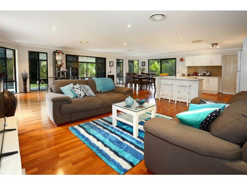 2 Waldorf Place, Maudsland QLD 4210