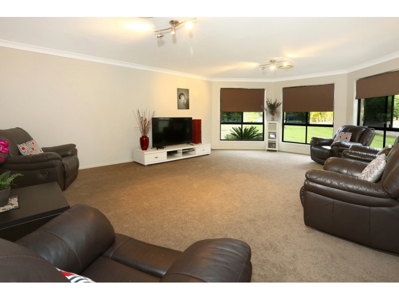 2 Waldorf Place, Maudsland QLD 4210