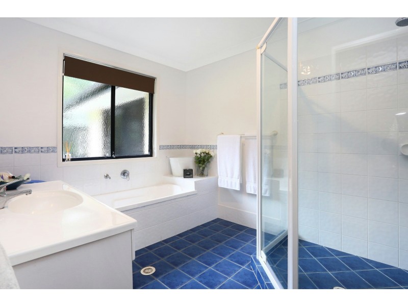 2 Waldorf Place, Maudsland QLD 4210