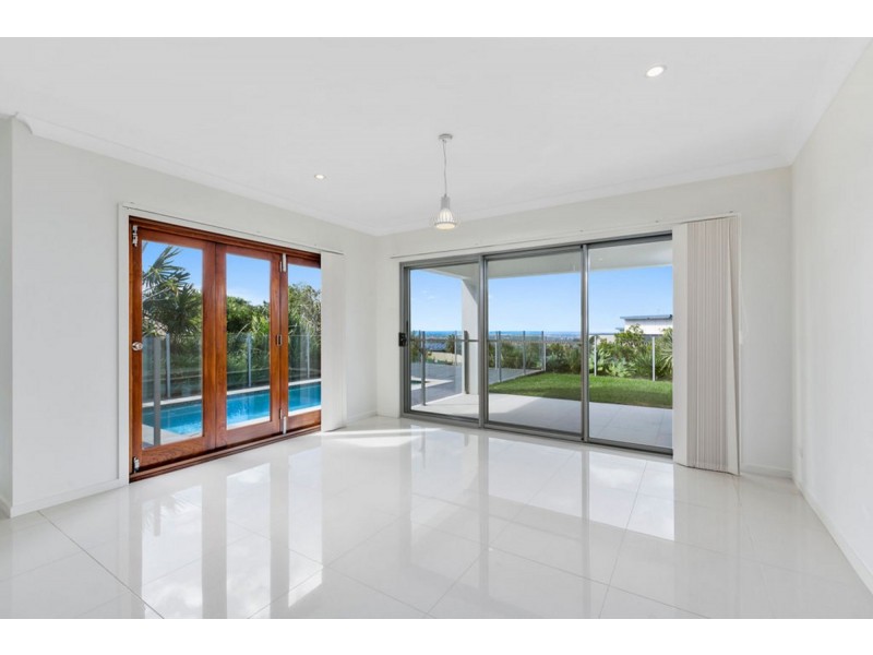 18 Chevron Rise, Highland Park QLD 4211