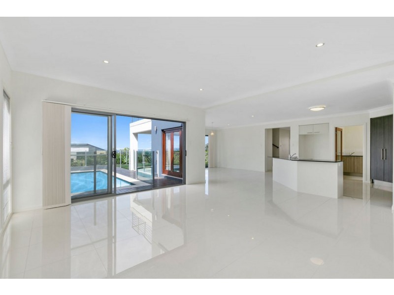 18 Chevron Rise, Highland Park QLD 4211