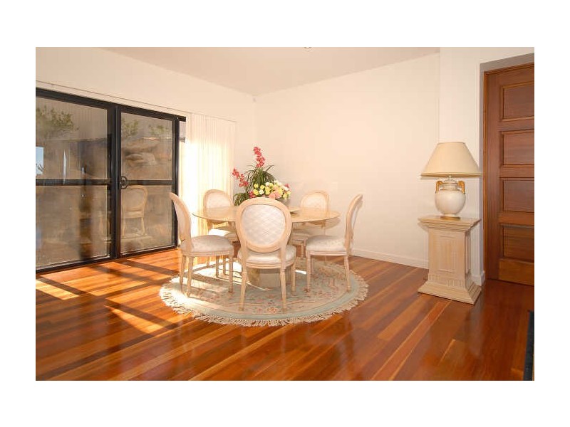 16 Chevron Rise, Highland Park QLD 4211