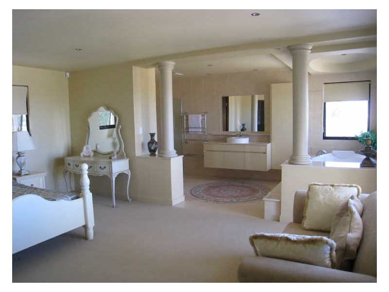 16 Chevron Rise, Highland Park QLD 4211