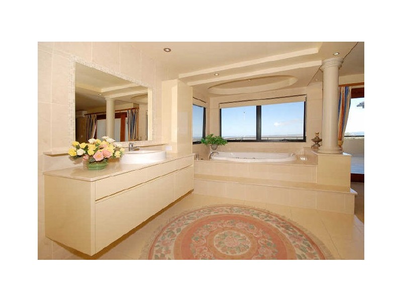 16 Chevron Rise, Highland Park QLD 4211