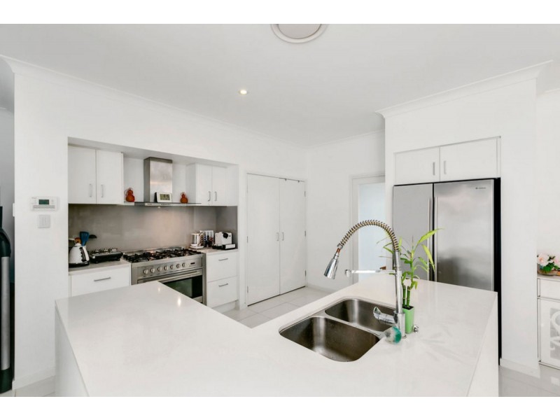31 South Bay Drive, Varsity Lakes QLD 4227