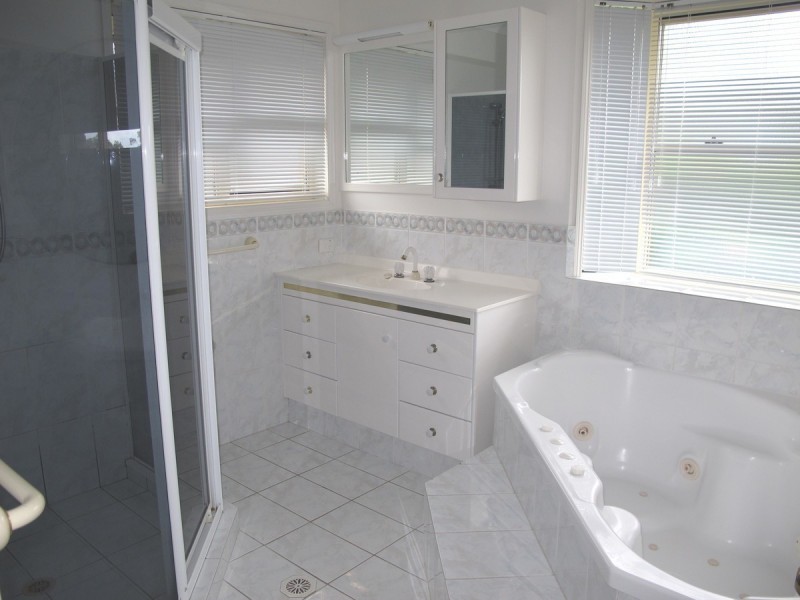 6 Berkley Court, Highland Park QLD 4211