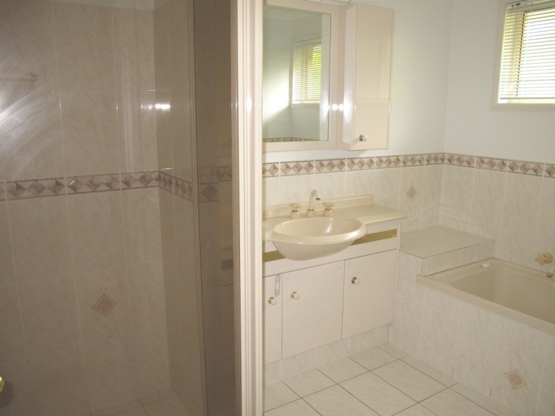 6 Berkley Court, Highland Park QLD 4211