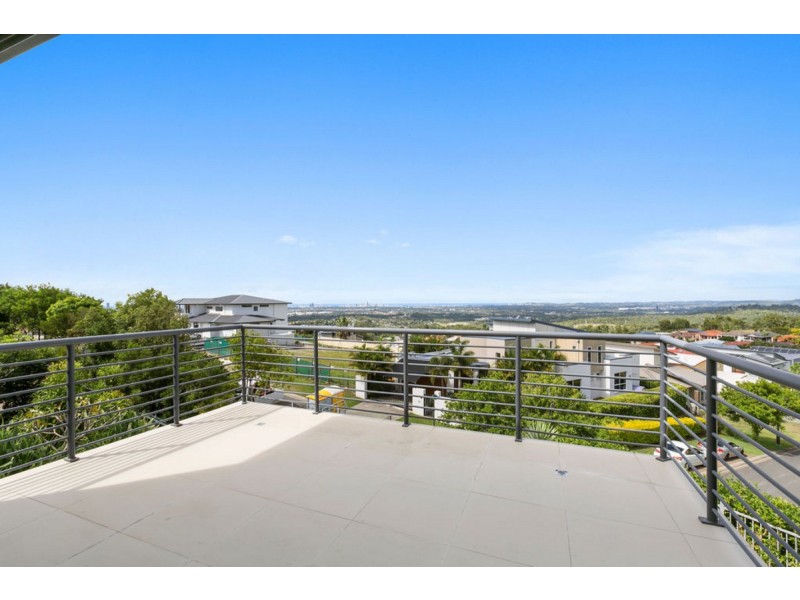 18 Chevron Rise, Highland Park QLD 4211