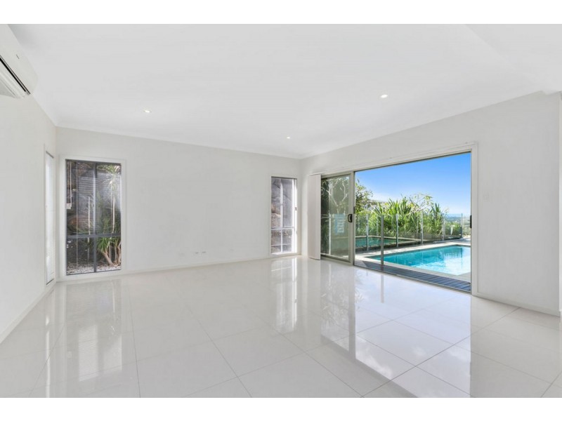 18 Chevron Rise, Highland Park QLD 4211