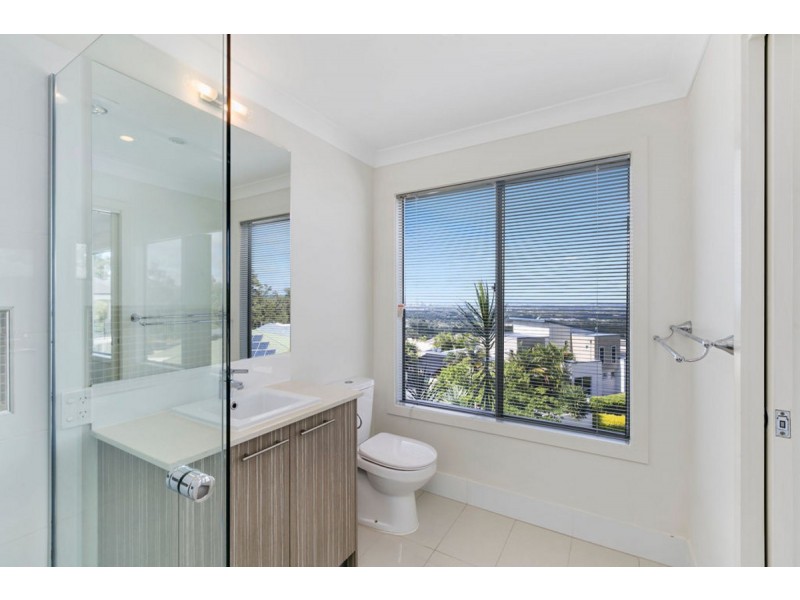 18 Chevron Rise, Highland Park QLD 4211