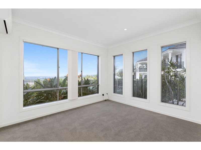 18 Chevron Rise, Highland Park QLD 4211