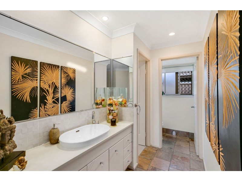 3 Elsemore Court, Carrara QLD 4211