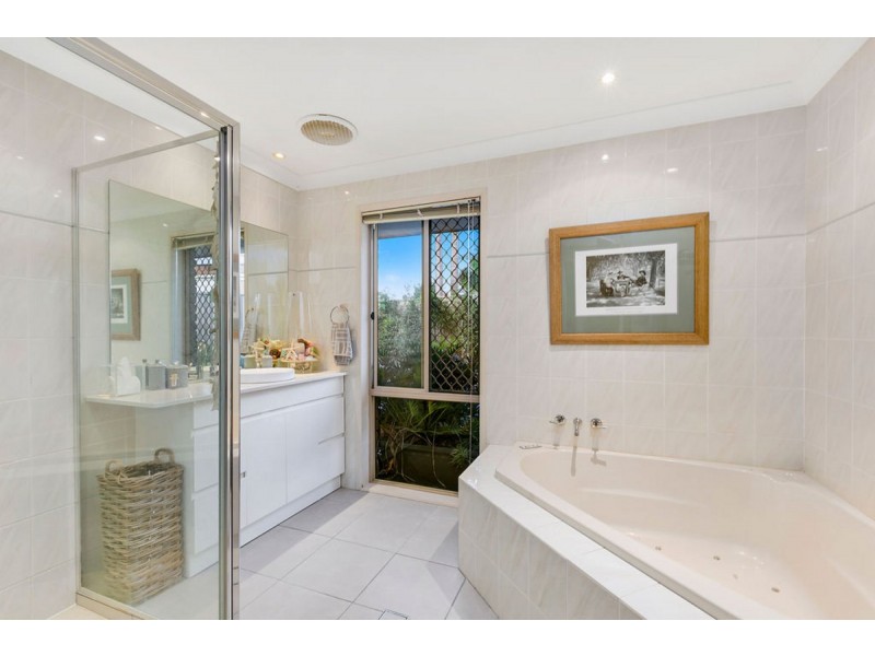 3 Elsemore Court, Carrara QLD 4211