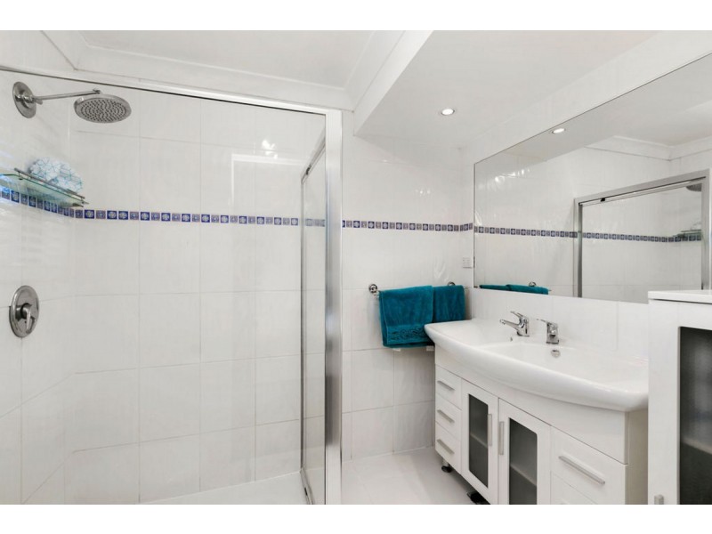 17 Gemstone Court, Carrara QLD 4211