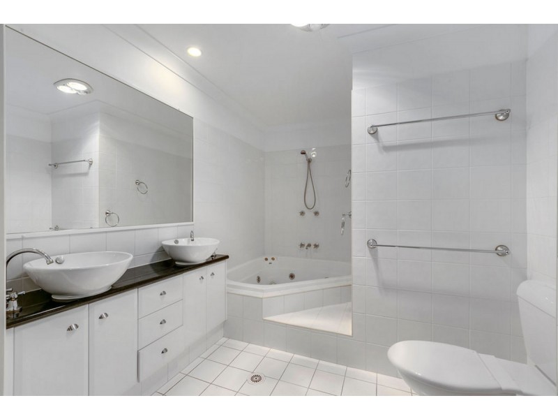 1/2 Ridgeline Way, Highland Park QLD 4211