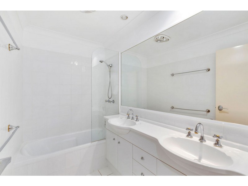 1/2 Ridgeline Way, Highland Park QLD 4211