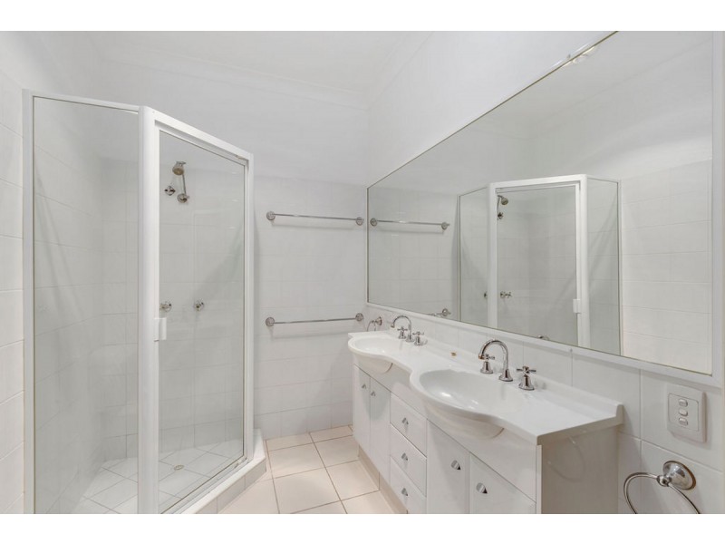 1/2 Ridgeline Way, Highland Park QLD 4211