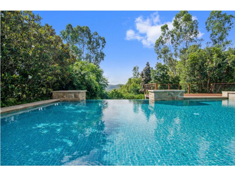 1/2 Ridgeline Way, Highland Park QLD 4211