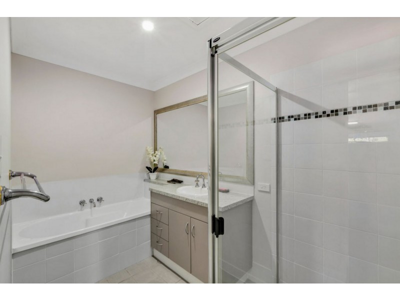 2/3 Whitely Circuit, Maudsland QLD 4210