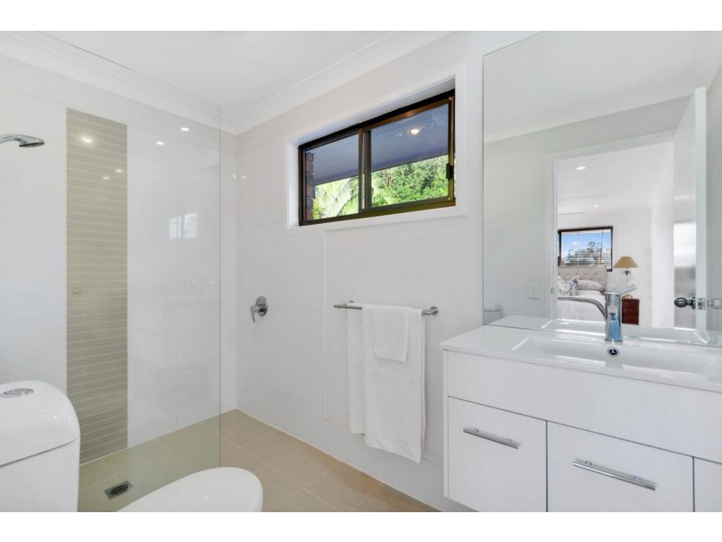 32 Whitian Drive, Carrara QLD 4211