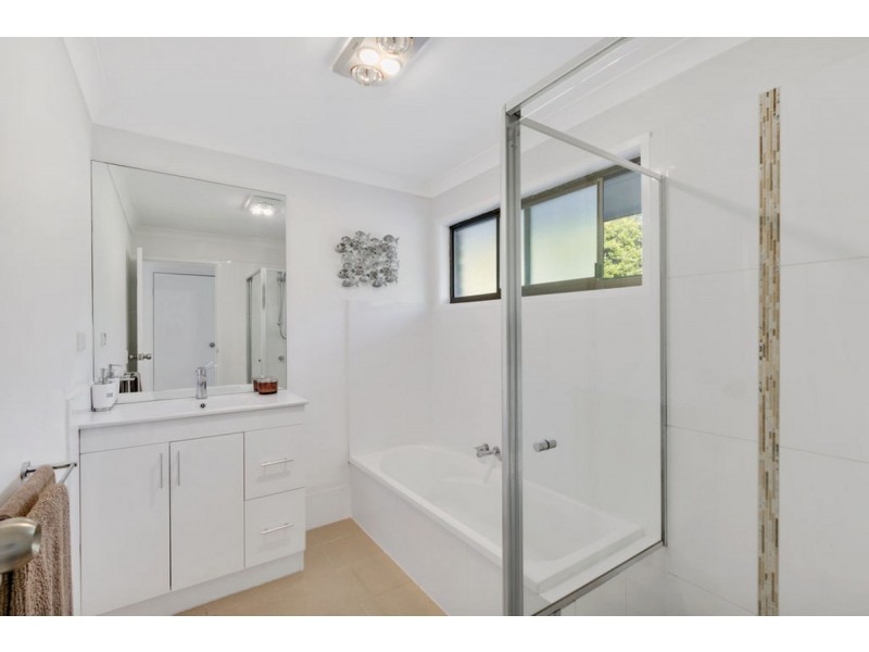 32 Whitian Drive, Carrara QLD 4211