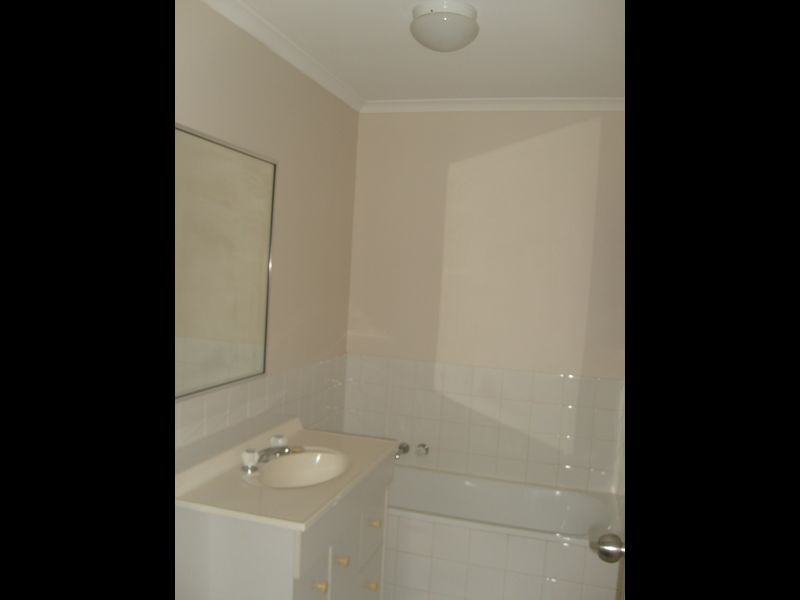 1/12 Wirth Terrace, Highland Park QLD 4211