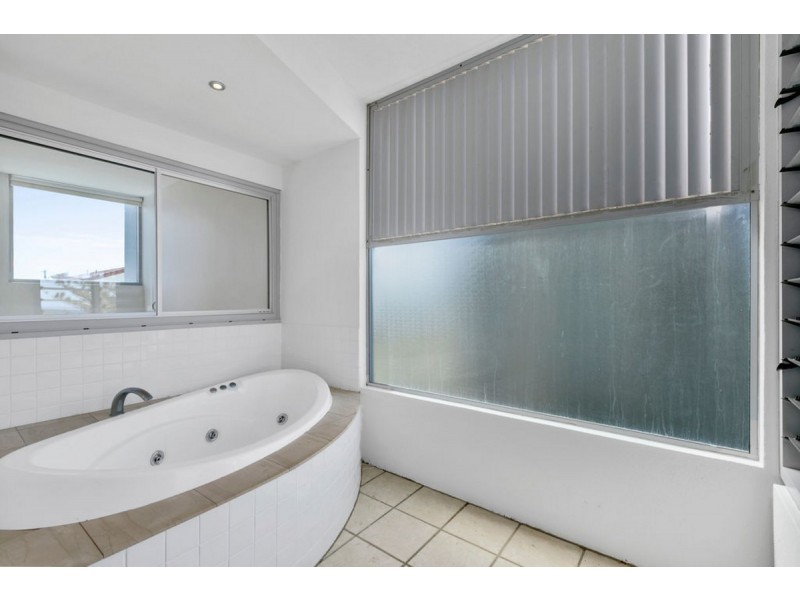 4/112 The Esplanade, Burleigh Heads QLD 4220