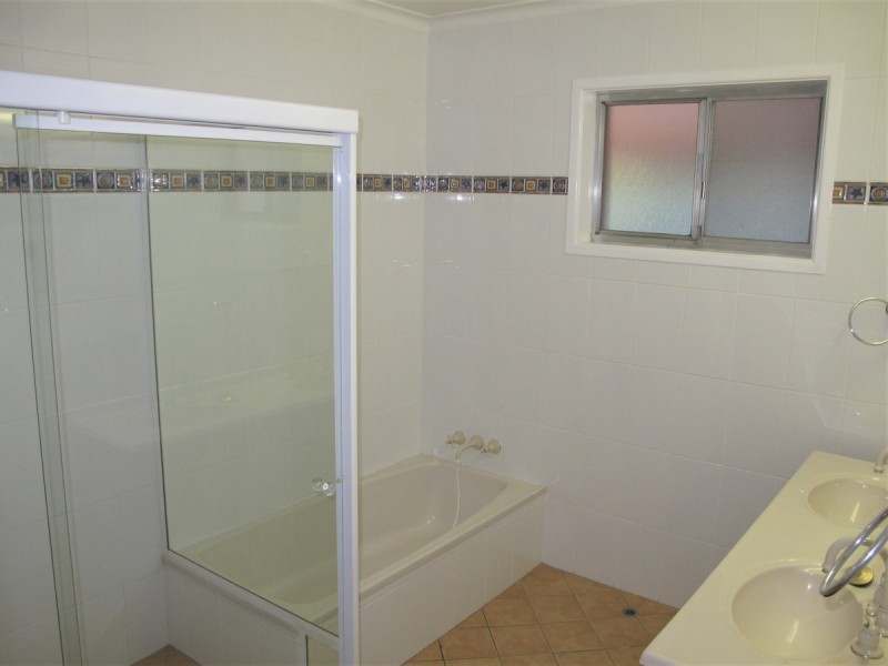 18 Nerang-Broadbeach Road, Nerang QLD 4211